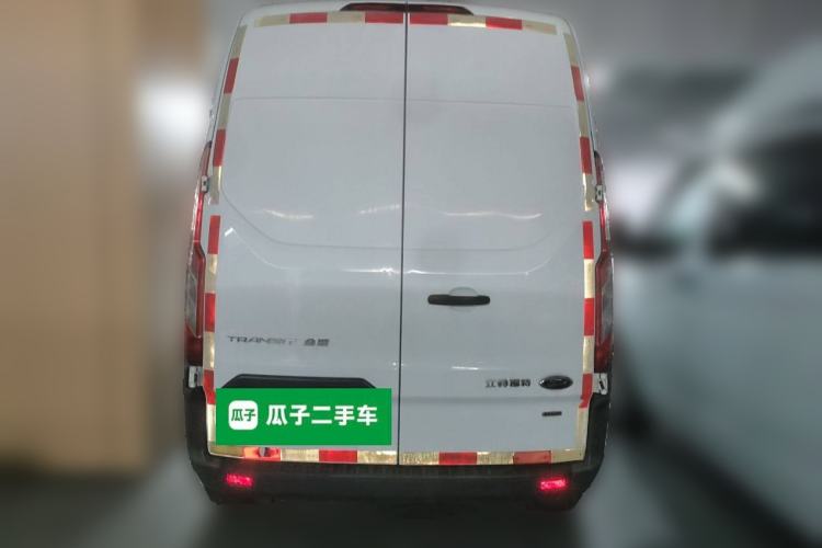 Used Ford Transit 2019 2.0T Diesel Van Mid-Chassis Mid-Roof 3-Seater China VI Standard Rear