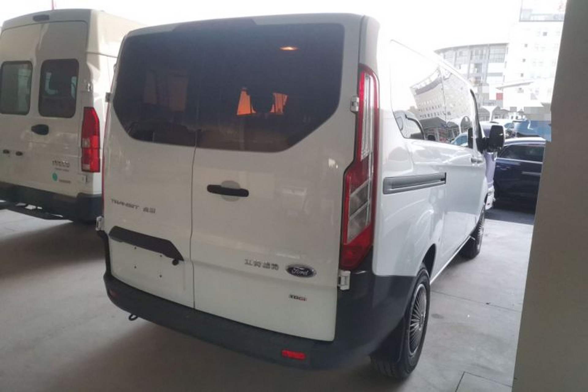 Used Ford Transit 2019 2.0T Diesel Multi-Purpose Commercial Vehicle Short Wheelbase Low Roof 6-Seater China VI Standard Rear Right 45 Deg