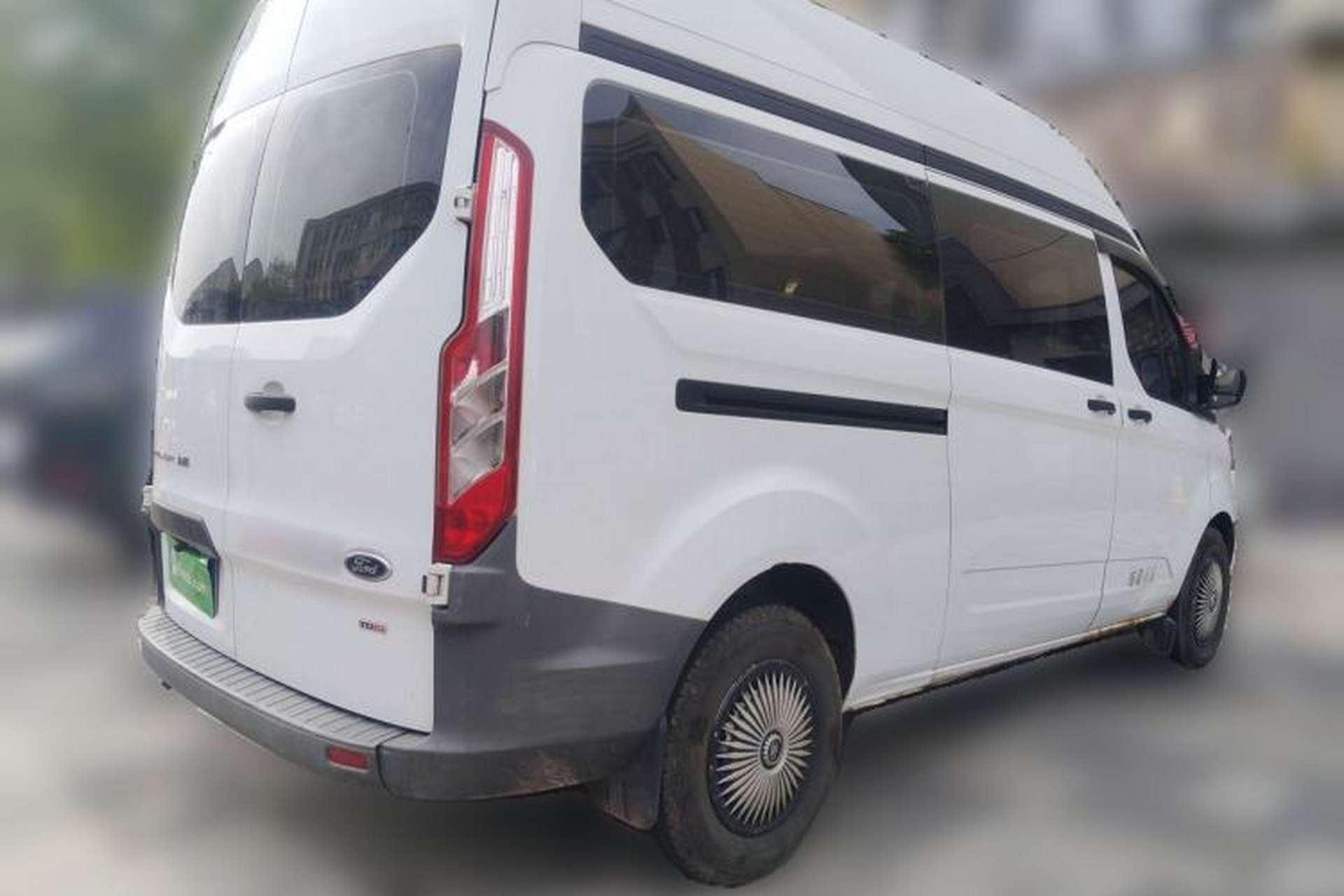 Used Ford Transit 2019 2.0T Diesel Multi-Purpose Commercial Vehicle Mid-Drive Mid-Roof 6-Seater China VI Standard Rear Right 45 Deg
