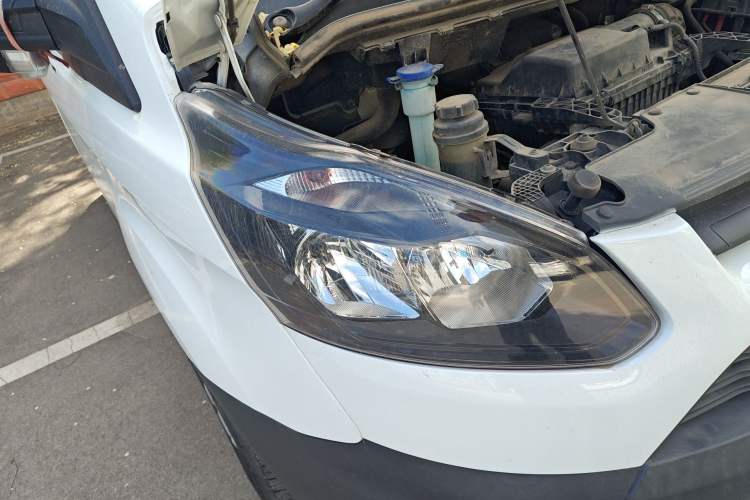 Used Ford Transit 2019 2.0T Gasoline Multi-Function Commercial Vehicle Short Wheelbase Mid-Roof 6-Seater China VI Standard Right Front Headlight