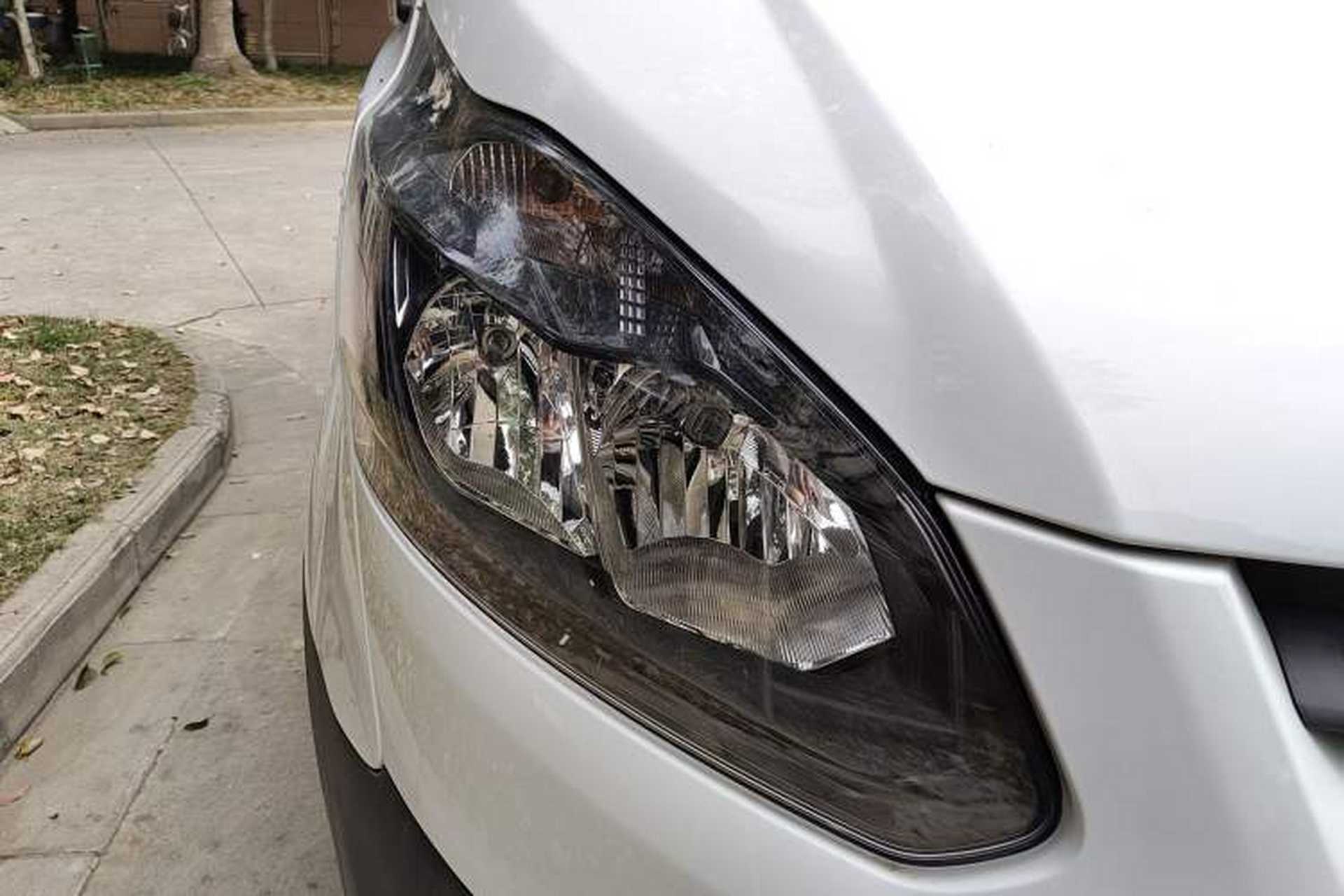 Used Ford Transit 2019 2.0T Gasoline Automatic Multi-Function Commercial Vehicle Short Wheelbase Low Roof 6-Seater China VI Standard Right Front Headlight