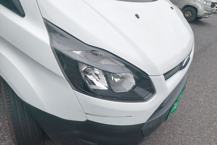 Used Ford Transit 2019 2.0T Diesel Multi-Purpose Commercial Vehicle Mid-Drive Mid-Roof 6-Seater China VI Standard Right Front Headlight