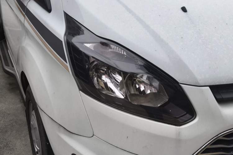 Used Ford Transit 2019 2.0T Gasoline Automatic Multi-Function Commercial Vehicle Mid-Roof 6-Seater China VI Standard Right Front Headlight