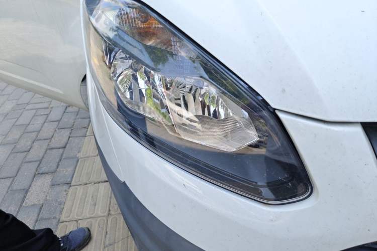 Used Ford Transit 2019 2.0T Diesel Multi-Purpose Commercial Vehicle Mid-Drive Mid-Roof 6-Seater China VI Standard Right Front Headlight