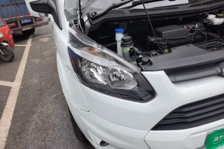 Used Ford Transit 2019 2.0T Diesel Business & Travel Mid-Drive Mid-Roof 7-Seater China VI Standard Right Front Headlight