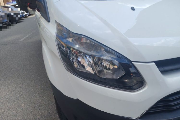 Used Ford Transit 2019 2.0T Diesel Multi-Purpose Commercial Vehicle Mid-Drive Mid-Roof 6-Seater China VI Standard Right Front Headlight