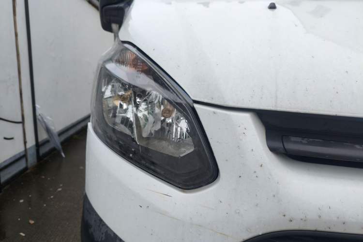 Used Ford Transit 2019 2.0T Diesel Multi-Purpose Commercial Vehicle Short Wheelbase Low Roof 6-Seater China VI Standard Right Front Headlight