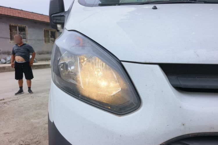 Used Ford Transit 2019 2.0T Diesel Multi-Purpose Commercial Vehicle Short Wheelbase Low Roof 6-Seater China VI Standard Right Front Headlight