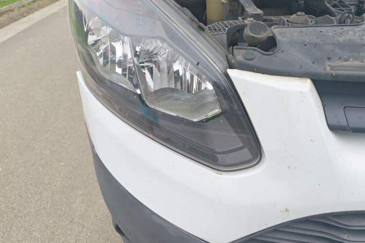 Used Ford Transit 2019 2.0T Diesel Multi-Purpose Commercial Vehicle Short Wheelbase Mid-Roof Design 6-Seater China VI Standard Right Front Headlight