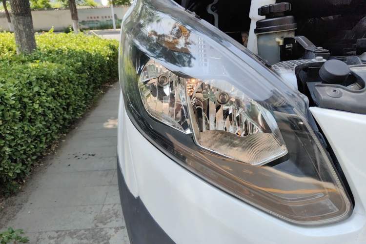Used Ford Transit 2019 2.0T Gasoline Automatic Multi-Function Commercial Vehicle Mid-Roof 6-Seater China VI Standard Right Front Headlight