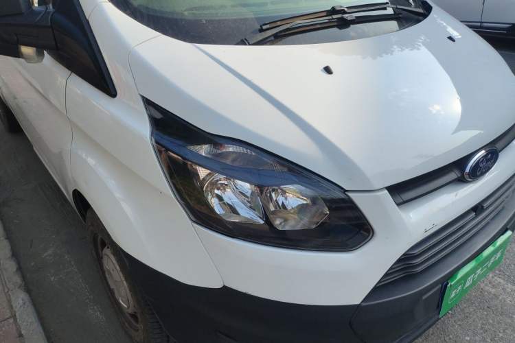 Used Ford Transit 2019 2.0T Gasoline Multi-Purpose Commercial Vehicle Mid-Drive Mid-Roof 6-Seater China VI Standard Right Front Headlight