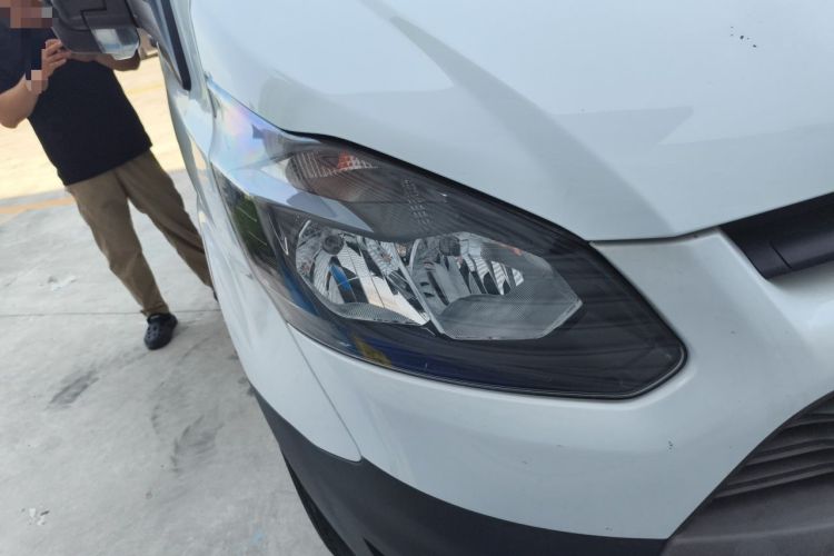 Used Ford Transit 2019 2.0T Diesel Multi-Purpose Commercial Vehicle Short Wheelbase Low Roof 6-Seater China VI Standard Right Front Headlight