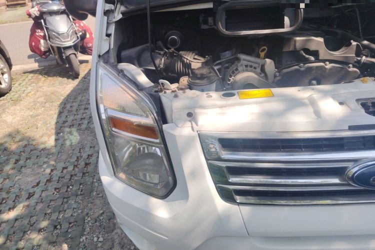 Used Ford Transit 2019 2.0T Diesel Commercial & Travel Mid-axle Mid-roof 9-Seater China VI Right Front Headlight