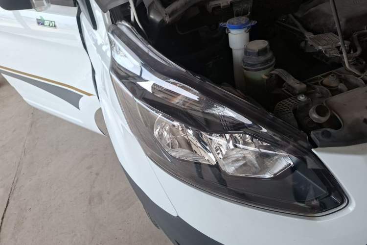 Used Ford Transit 2019 2.0T Diesel Multi-Purpose Commercial Vehicle Mid-Drive Mid-Roof 6-Seater China VI Standard Right Front Headlight