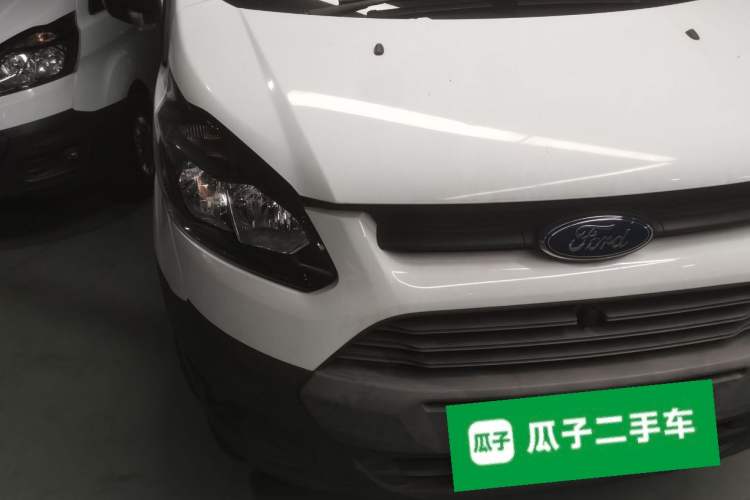 Used Ford Transit 2019 2.0T Diesel Van Mid-Chassis Mid-Roof 3-Seater China VI Standard Right Front Headlight