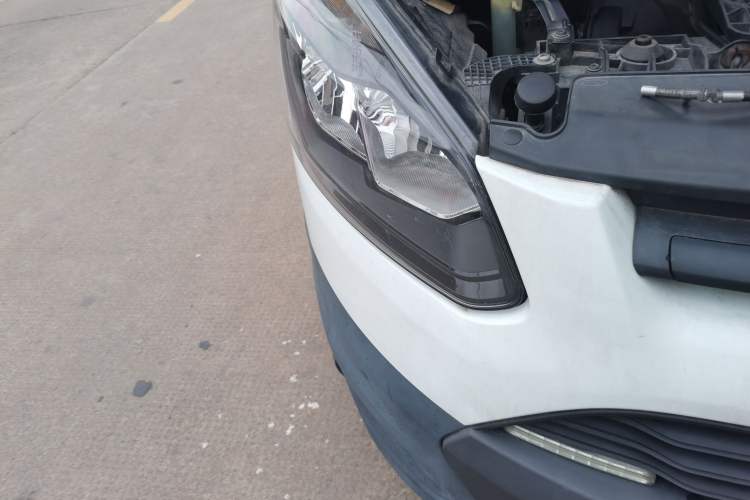 Used Ford Transit 2019 2.0T Diesel Multi-Purpose Commercial Vehicle Mid-Drive Mid-Roof 6-Seater China VI Standard Right Front Headlight