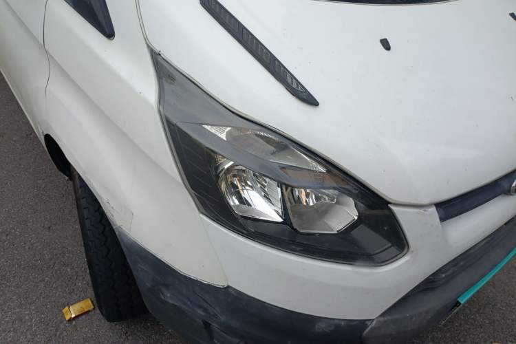 Used Ford Transit 2019 2.0T Diesel Multi-Purpose Commercial Vehicle Short Wheelbase Low Roof 6-Seater China VI Standard Right Front Headlight