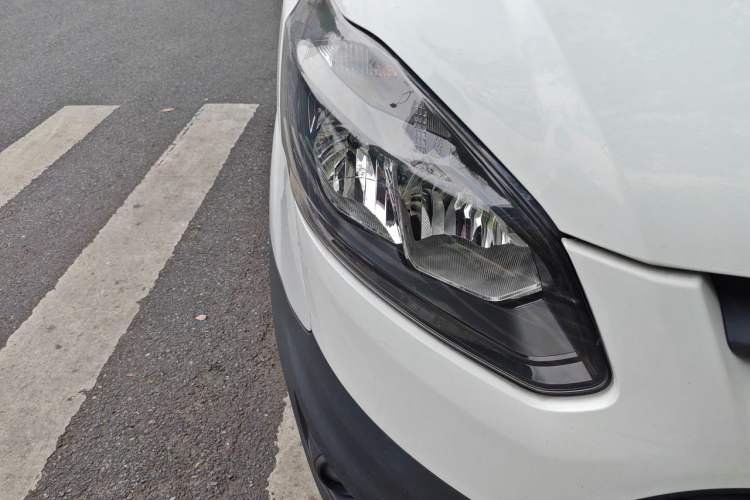 Used Ford Transit 2019 2.0T Diesel Business & Travel Mid-Drive Mid-Roof 8-Seater China VI Standard Right Front Headlight