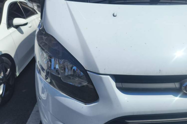 Used Ford Transit 2019 2.0T Diesel Commercial & Travel Short Wheelbase Low-Roof 9-Seater China VI Right Front Headlight