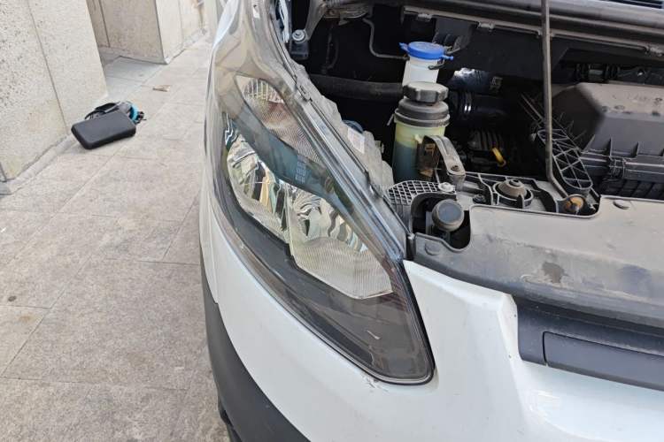 Used Ford Transit 2019 2.0T Gasoline Multi-Purpose Commercial Vehicle Short Wheelbase Low Roof 6-Seater China VI Standard Right Front Headlight