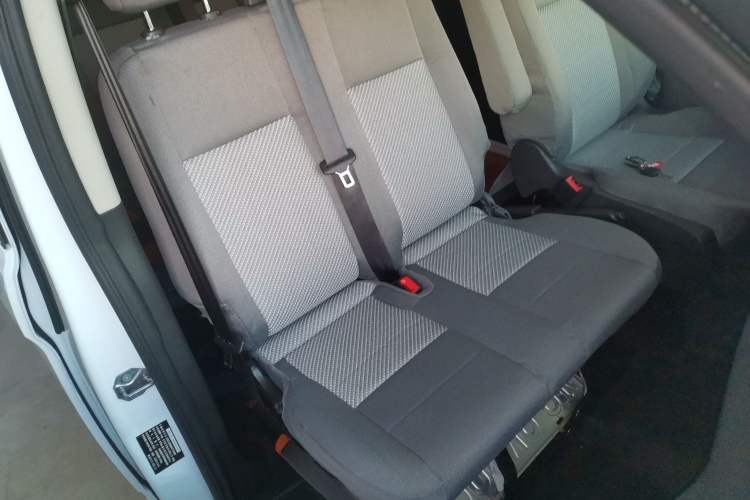 Used Ford Transit 2019 2.0T Diesel Multi-Purpose Commercial Vehicle Short Wheelbase Low Roof 6-Seater China VI Standard Right Front Seat