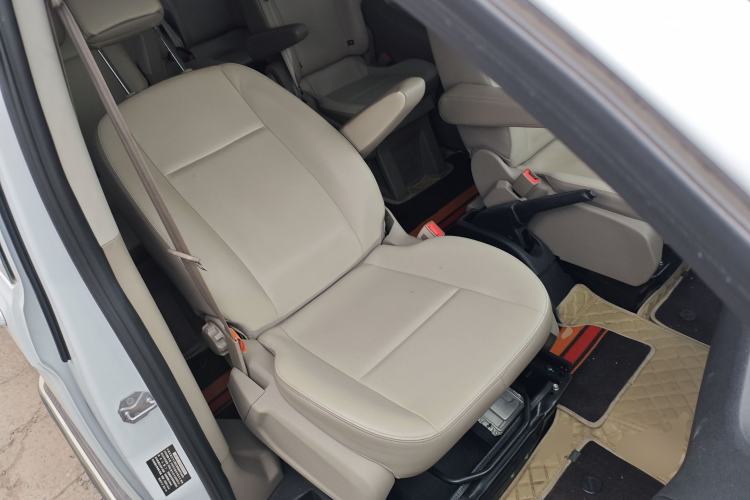 Used Ford Transit 2019 2.0T Diesel Commercial & Travel Short Wheelbase Low-Roof 7-Seater China VI Standard Right Front Seat