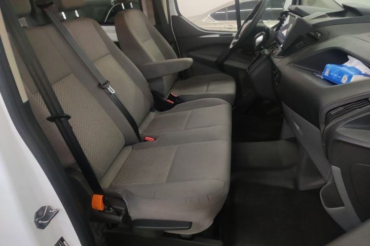Used Ford Transit 2019 2.0T Gasoline Automatic Multi-Function Commercial Vehicle Short Wheelbase Low Roof 6-Seater China VI Standard Right Front Seat