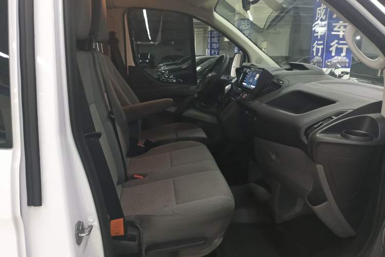 Used Ford Transit 2019 2.0T Gasoline Automatic Multi-Function Commercial Vehicle Short Wheelbase Low Roof 6-Seater China VI Standard Right Front Seat