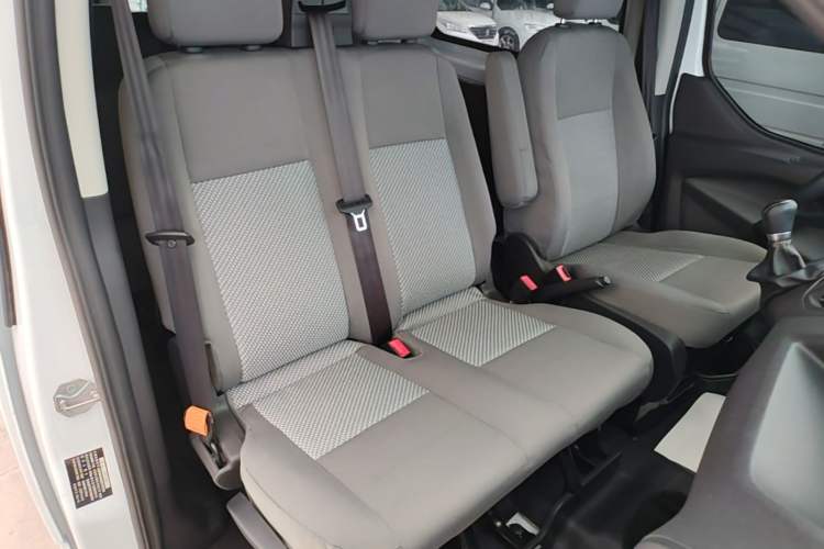 Used Ford Transit 2019 2.0T Diesel Multi-Purpose Commercial Vehicle Short Wheelbase Mid-Roof Design 6-Seater China VI Standard Right Front Seat