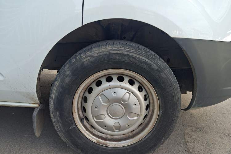 Used Ford Transit 2019 2.0T Gasoline Multi-Function Commercial Vehicle Short Wheelbase Mid-Roof 6-Seater China VI Standard Right Front Wheel Hub