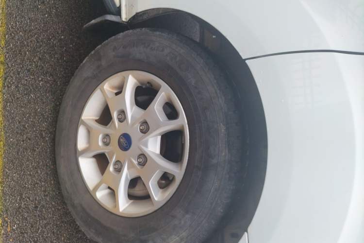 Used Ford Transit 2019 2.0T Diesel Commercial & Travel Short Wheelbase Low-Roof 7-Seater China VI Standard Right Front Wheel Hub