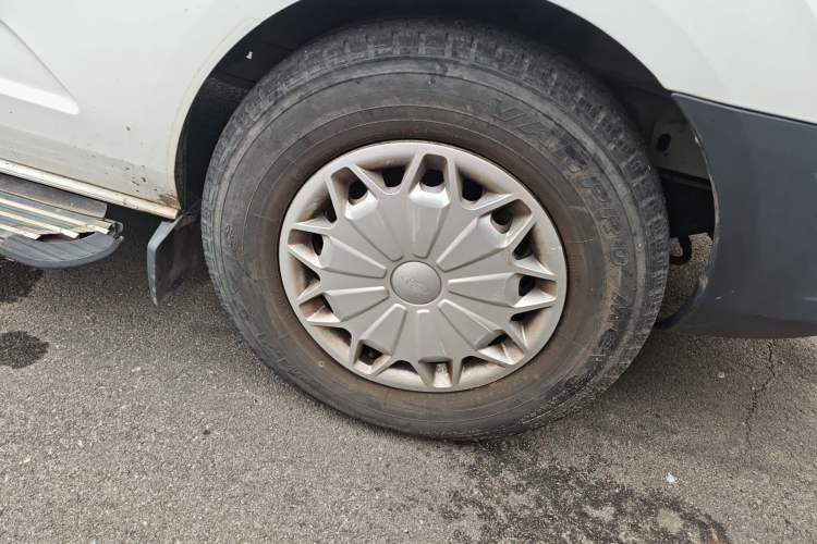Used Ford Transit  Right Front Wheel Hub