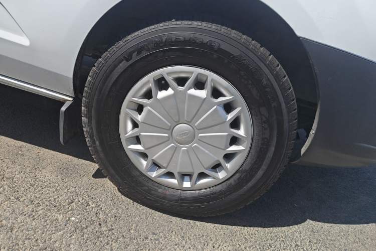 Used Ford Transit 2019 2.0T Diesel Multi-Purpose Commercial Vehicle Mid-Drive Mid-Roof 6-Seater China VI Standard Right Front Wheel Hub