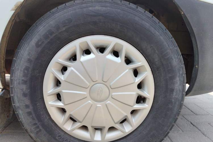 Used Ford Transit 2019 2.0T Gasoline Van Mid-axle Mid-roof 3-Seater China VI Standard Right Front Wheel Hub