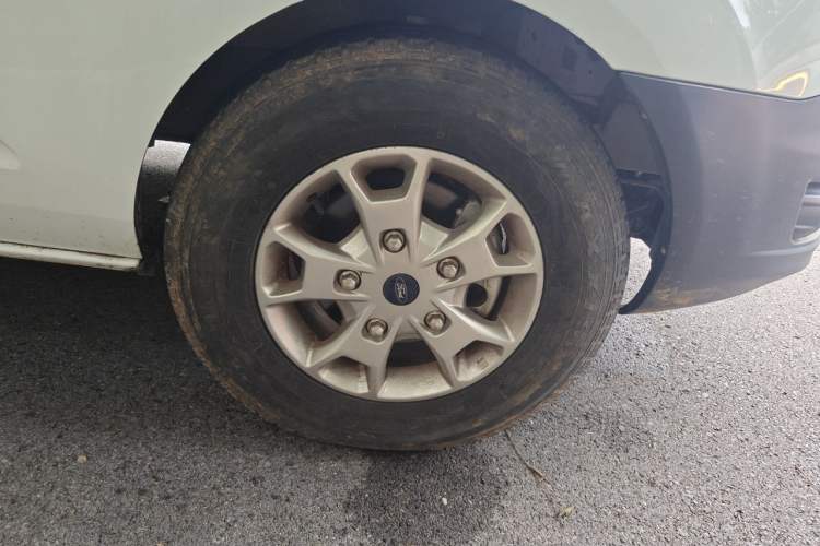 Used Ford Transit 2019 2.0T Diesel Multi-Purpose Commercial Vehicle Mid-Drive Mid-Roof 6-Seater China VI Standard Right Front Wheel Hub