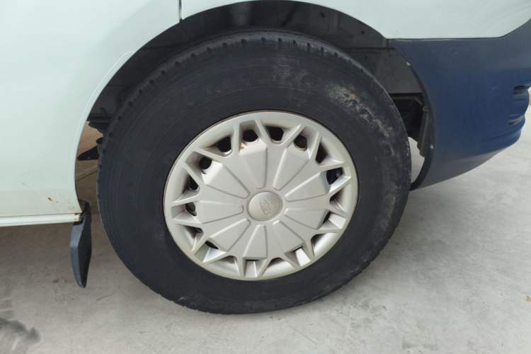 Used Ford Transit 2019 2.0T Diesel Multi-Purpose Commercial Vehicle Short Wheelbase Low Roof 6-Seater China VI Standard Right Front Wheel Hub