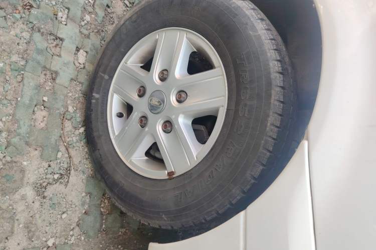 Used Ford Transit 2019 2.0T Diesel Commercial & Travel Mid-axle Mid-roof 9-Seater China VI Right Front Wheel Hub