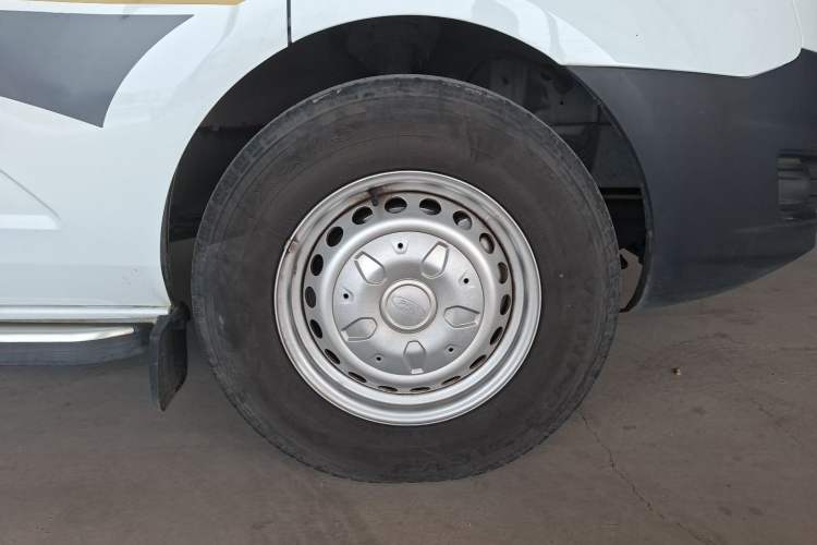 Used Ford Transit 2019 2.0T Diesel Multi-Purpose Commercial Vehicle Mid-Drive Mid-Roof 6-Seater China VI Standard Right Front Wheel Hub