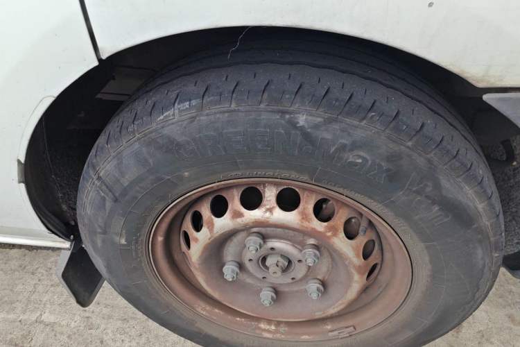 Used Ford Transit 2019 2.0T Diesel Business & Travel Mid-Drive Mid-Roof 8-Seater China VI Standard Right Front Wheel Hub