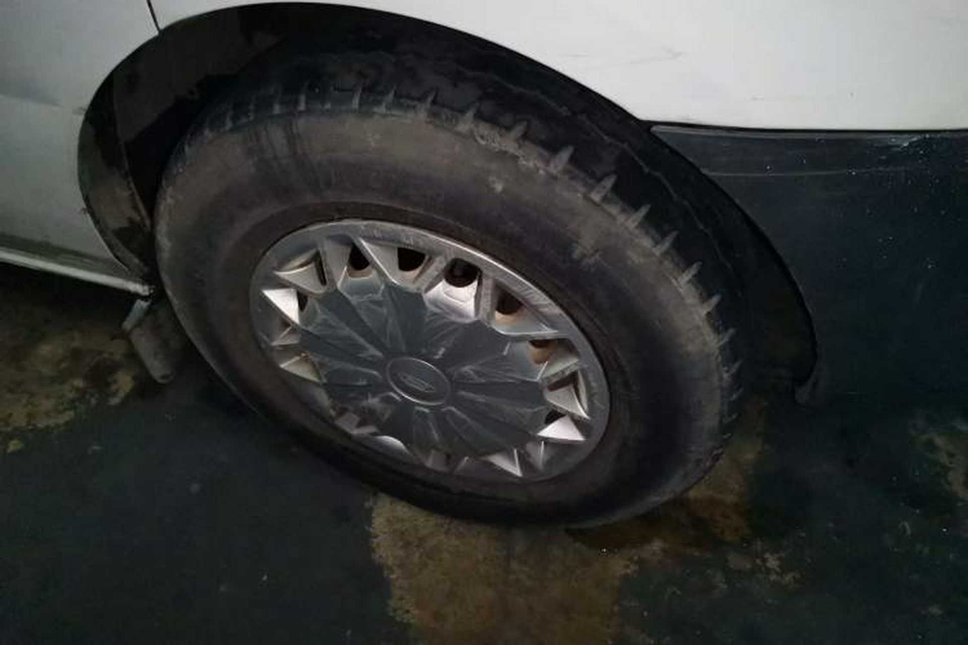 Used Ford Transit 2019 2.0T Diesel Multi-Purpose Commercial Vehicle Short Wheelbase Low Roof 6-Seater China VI Standard Right Front Wheel Hub