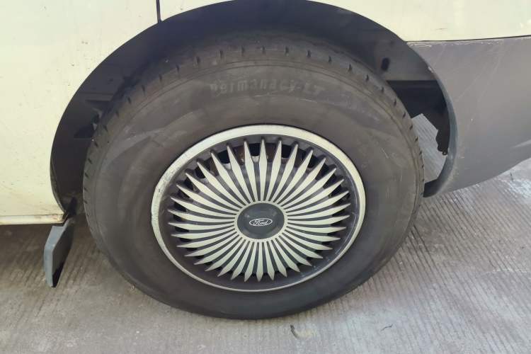 Used Ford Transit  Right Front Wheel Hub