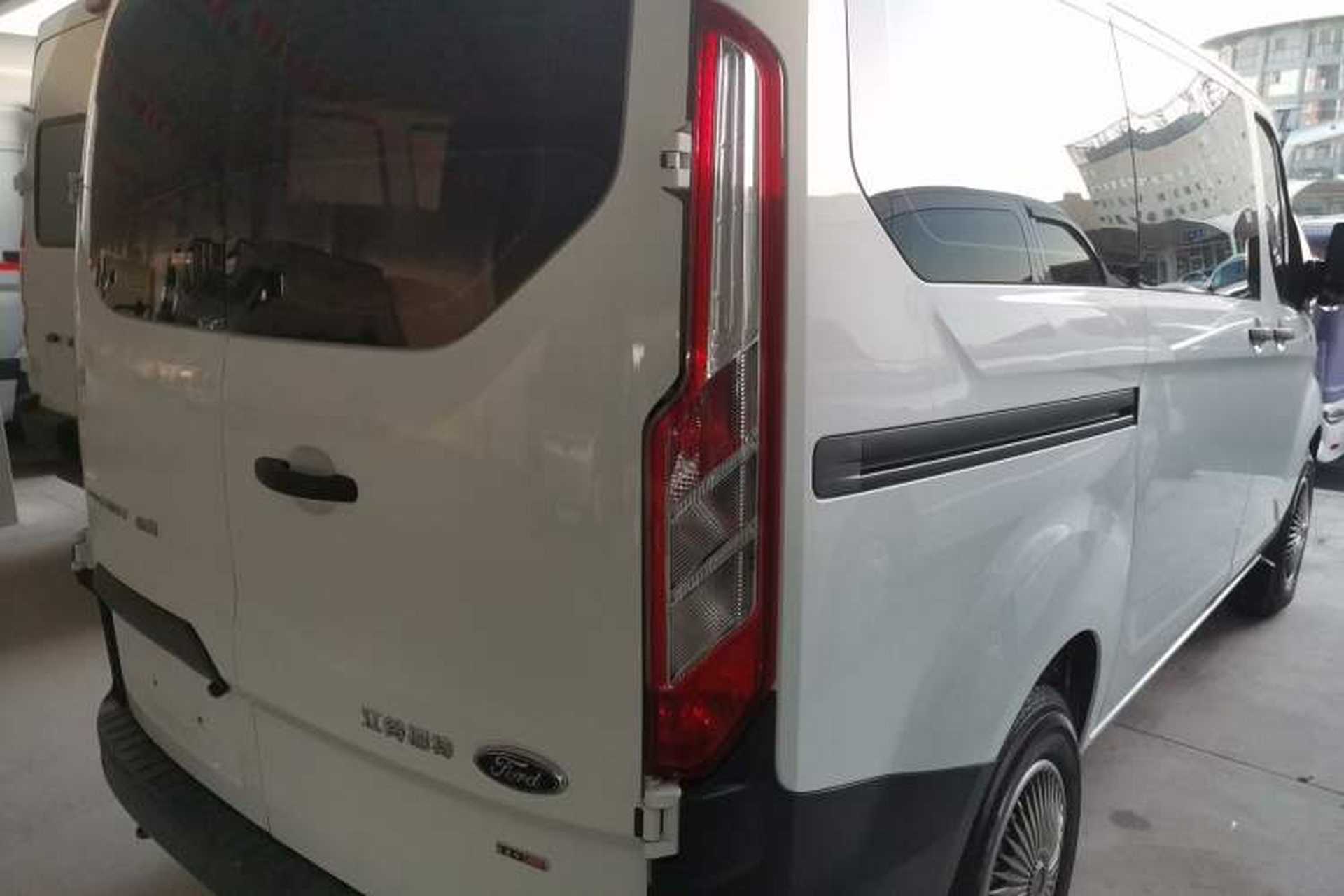 Used Ford Transit 2019 2.0T Diesel Multi-Purpose Commercial Vehicle Short Wheelbase Low Roof 6-Seater China VI Standard Right Rear Taillight