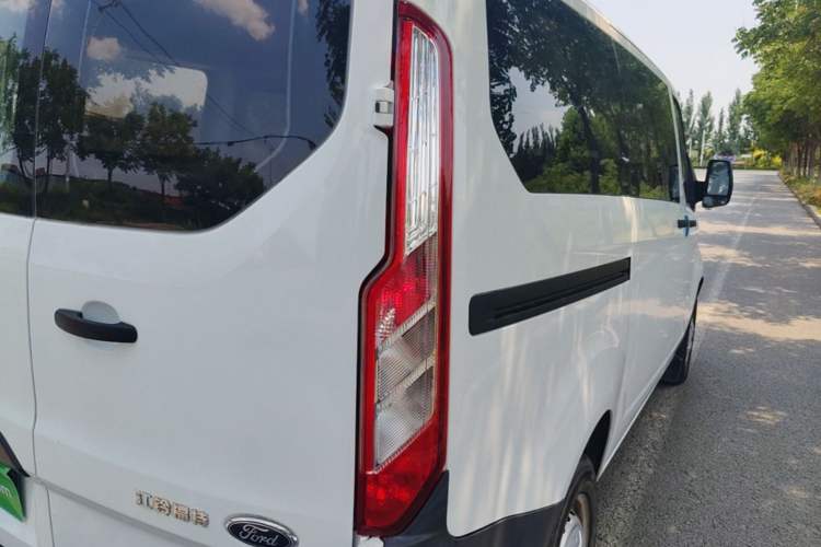 Used Ford Transit 2019 2.0T Gasoline Automatic Multi-Function Commercial Vehicle Short Wheelbase Low Roof 6-Seater China VI Standard Right Rear Taillight