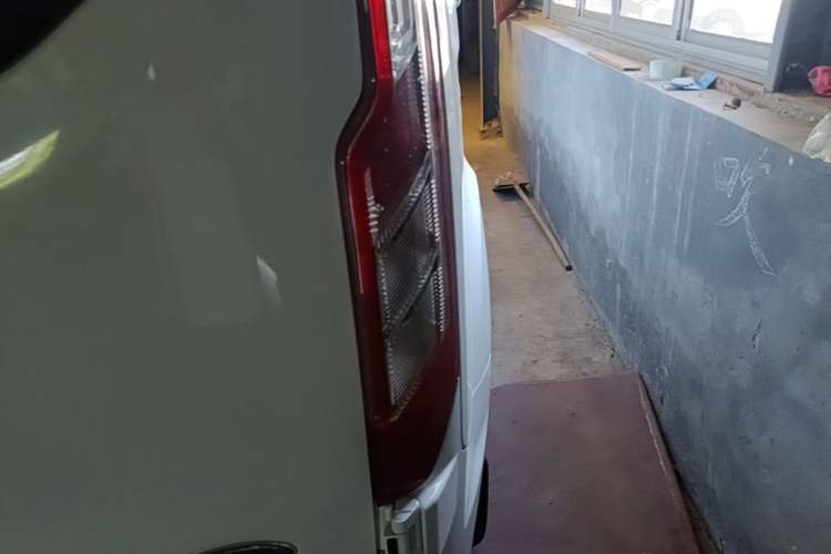 Used Ford Transit 2019 2.0T Diesel Commercial & Travel Mid-axle Mid-roof 9-Seater China VI Right Rear Taillight