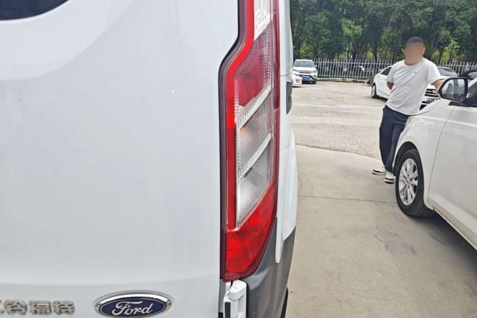 Used Ford Transit 2019 2.0T Diesel Multi-Purpose Commercial Vehicle Short Wheelbase Low Roof 6-Seater China VI Standard Right Rear Taillight