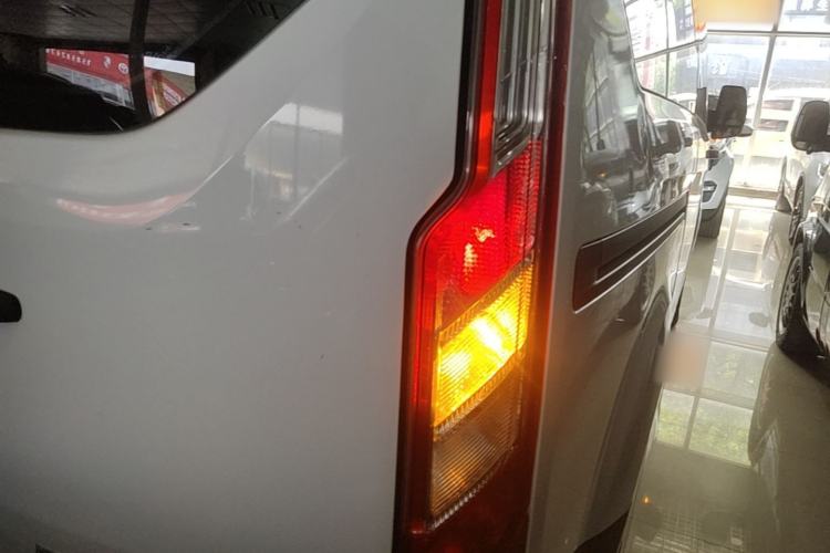 Used Ford Transit 2019 2.0T Gasoline Automatic Multi-Function Commercial Vehicle Short Wheelbase Low Roof 6-Seater China VI Standard Right Rear Taillight