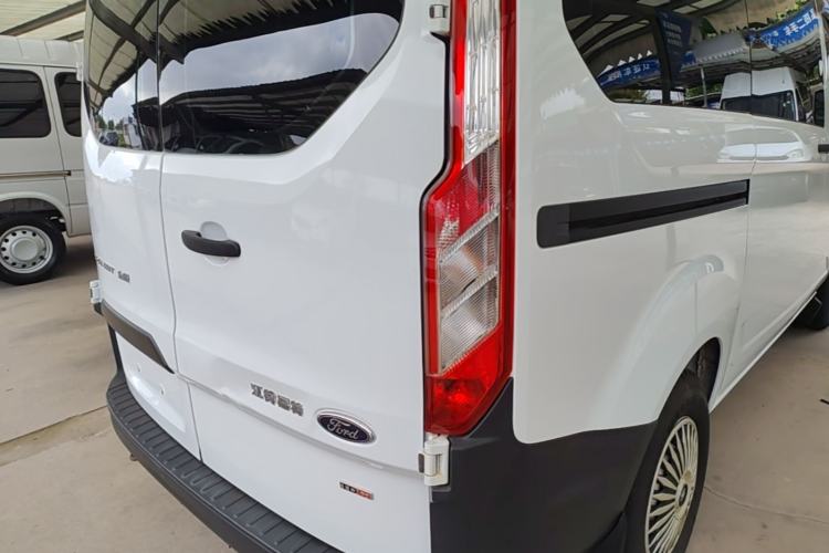 Used Ford Transit 2019 2.0T Diesel Multi-Purpose Commercial Vehicle Short Wheelbase Mid-Roof Design 6-Seater China VI Standard Right Rear Taillight