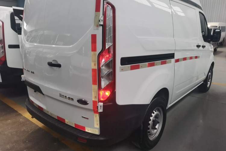Used Ford Transit 2019 2.0T Diesel Van Short Wheelbase Mid-Roof 3-Seater China VI Standard Right Rear Taillight
