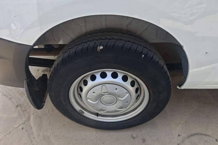 Used Ford Transit 2019 2.0T Gasoline Automatic Multi-Function Commercial Vehicle Mid-Roof 6-Seater China VI Standard Right Rear Wheel Hub