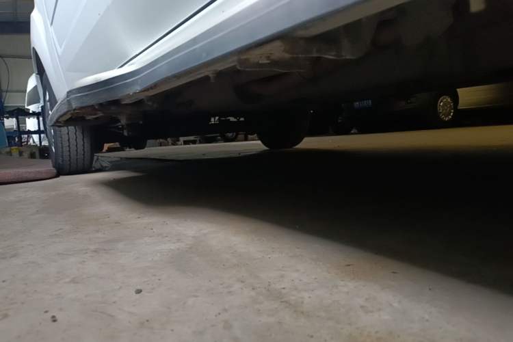 Used Ford Transit 2019 2.0T Diesel Commercial & Travel Mid-axle Mid-roof 9-Seater China VI Right Side Sill